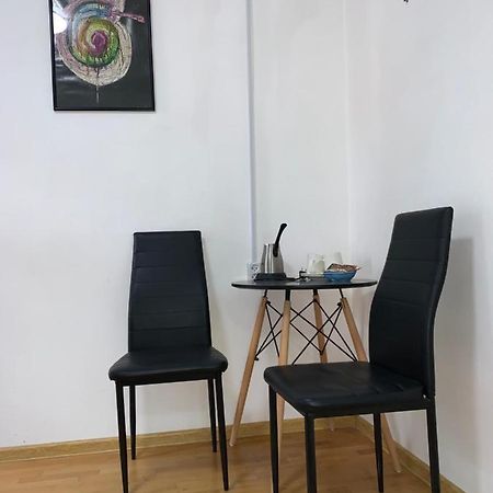 In The Center Of The City 2Rooms Tbilisi Exterior photo
