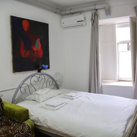 In The Center Of The City 2Rooms Tbilisi Exterior photo