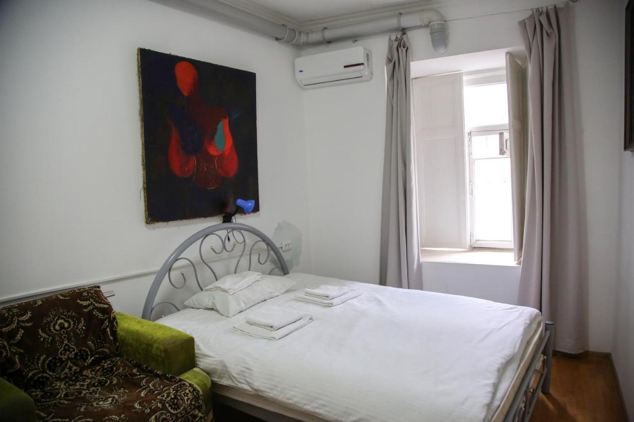 In The Center Of The City 2Rooms Tbilisi Exterior photo